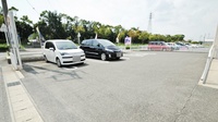ココカラファイン薬局青竹店の駐車場