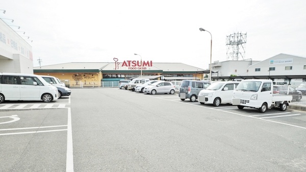 ココカラファイン薬局渥美店の駐車場
