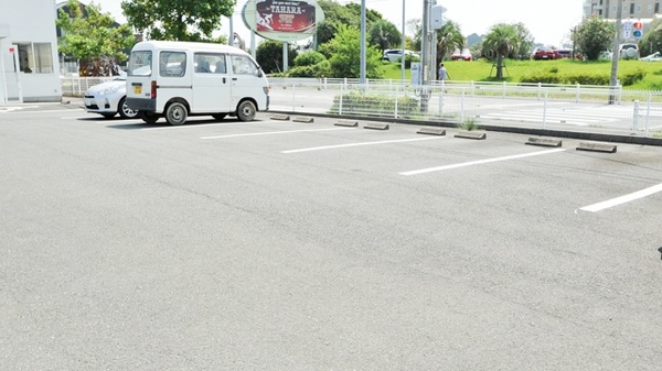 ココカラファイン薬局渥美病院前店の駐車場
