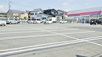 ココカラファイン小鷹野薬局の駐車場