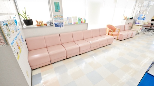シーズ調剤薬局二川店の待合スペース