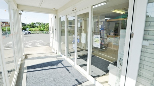 ココカラファイン薬局豊橋医療センター前店の入口