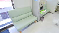 ココカラファイン薬局本地店の待合スペース
