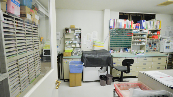 ココカラファイン薬局本地店の調剤室