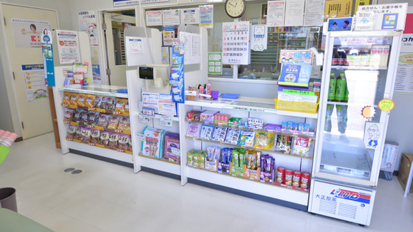 ココカラファイン薬局本地店の受付/カウンター