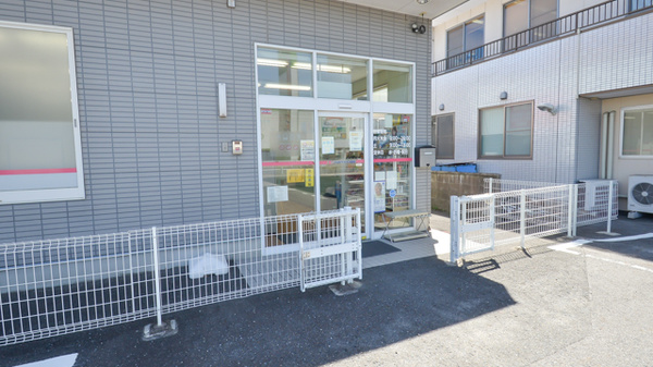 ココカラファイン薬局守山白山店の入口