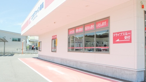 ココカラファイン薬局とこなめ店のドライブスルー