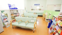 ココカラファイン薬局駒場店の待合スペース