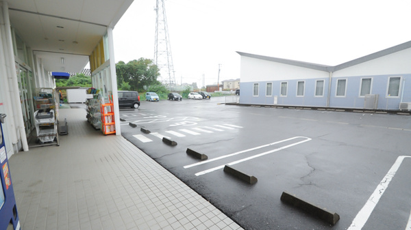 ココカラファイン薬局下米田店の駐車場