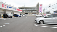 ココカラファイン薬局志賀公園前店の駐車場
