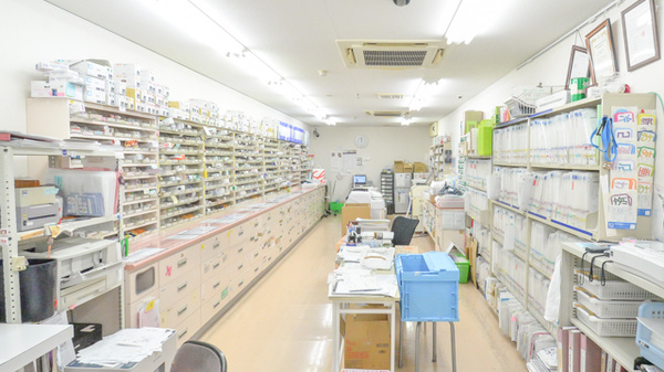 ジップドラッグ白子薬局の調剤室
