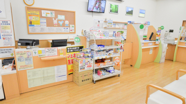 ココカラファイン薬局緑ヶ丘店の受付/カウンター