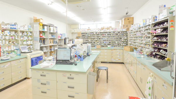 ジップドラッグ千里薬局の調剤室
