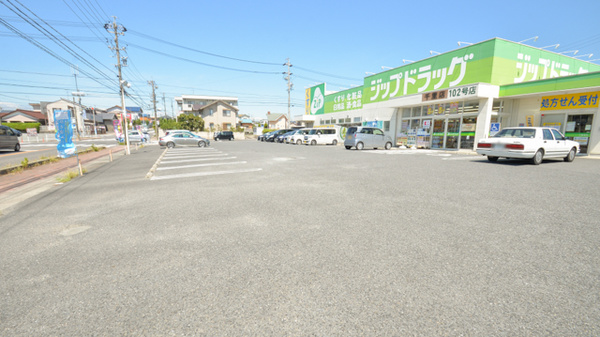 ジップドラッグ千里薬局の駐車場