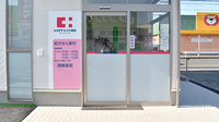 ココカラファイン薬局小俣店の入口