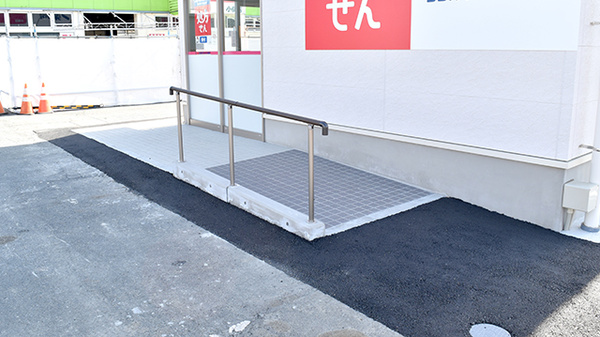 ココカラファイン薬局小俣店のバリアフリー設備