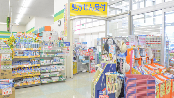 ココカラファイン薬局垂水店の入口