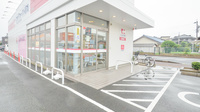 ココカラファイン薬局日赤前店の入口