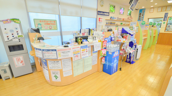 ココカラファイン薬局日赤前店の受付/カウンター