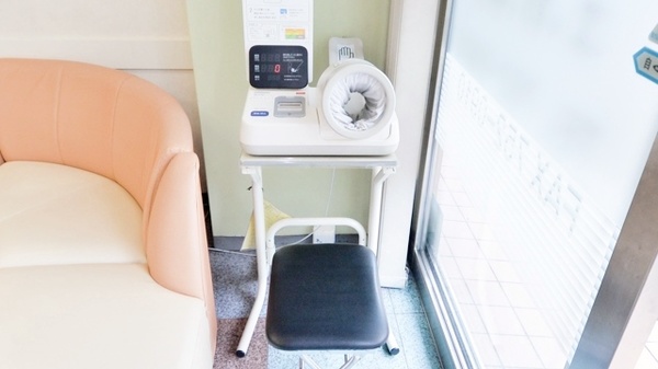 東大路調剤薬局の血圧計