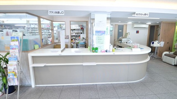 オーツカ下鴨薬局の受付/カウンター