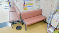 ココカラファイン薬局壬生店の待合スペース