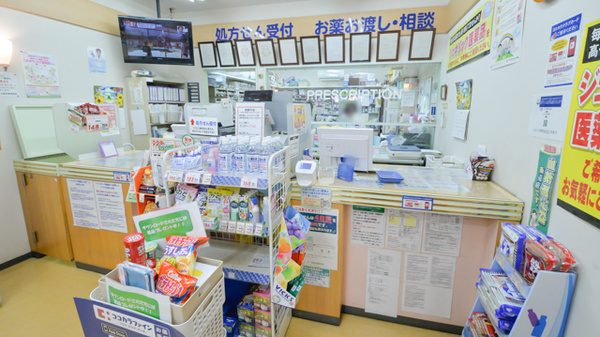 ココカラファイン薬局壬生店の受付/カウンター