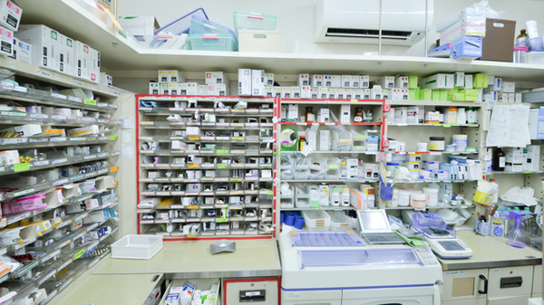 ココカラファイン薬局壬生店の薬棚