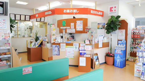 ココカラファイン薬局八木駅前店の受付/カウンター