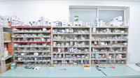 東邦薬局五条丹波口店の薬棚