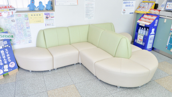 オーツカ市立病院前薬局の待合スペース