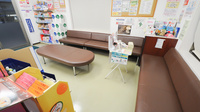 ココカラファイン薬局香久山店の待合スペース
