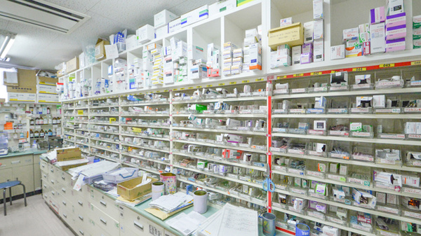 ジップドラッグ今国府薬局の調剤室