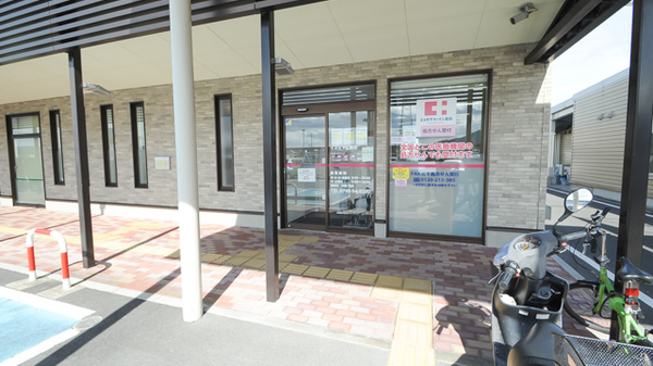 ココカラファイン薬局イズミヤ広陵店の入口