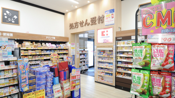 ココカラファイン薬局七条店の入口