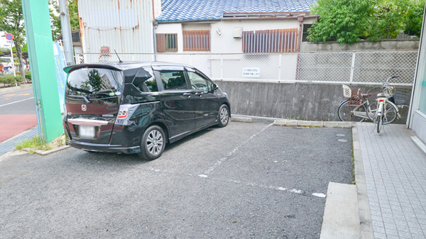 セガミ薬局貝塚店の駐車場
