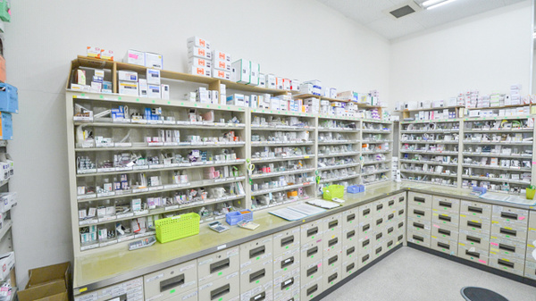 セガミ薬局貝塚店の薬棚