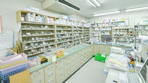 セガミ薬局長田西店の調剤室