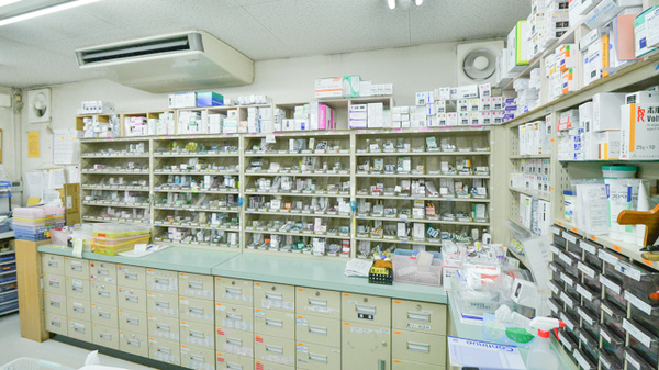 セガミ薬局長田西店の薬棚