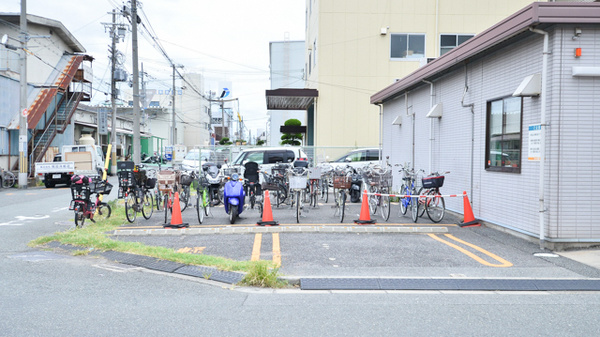 セガミ薬局長田西店の駐輪場