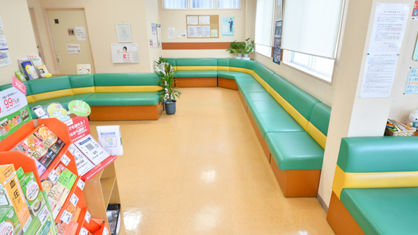 セガミ薬局堺小阪店の待合スペース