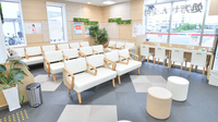 ココカラファイン薬局和泉市立総合医療センター店の待合スペース