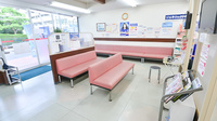 ココカラファイン薬局志紀店の待合スペース