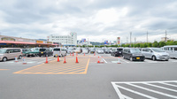 ココカラファイン薬局イズミヤ八尾店の駐車場