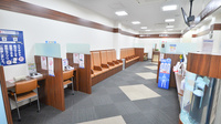 ココカラファイン薬局鳳店の待合スペース
