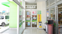 ジップドラッグ長山薬局の入口