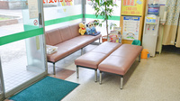 セガミ薬局八戸ノ里店の待合スペース