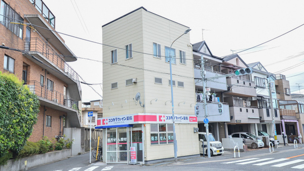 ココカラファイン薬局上小阪店の外観