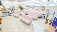 ココカラファイン薬局弁天町店の待合スペース