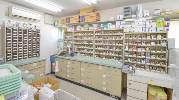ココカラファイン薬局高砂店の看板